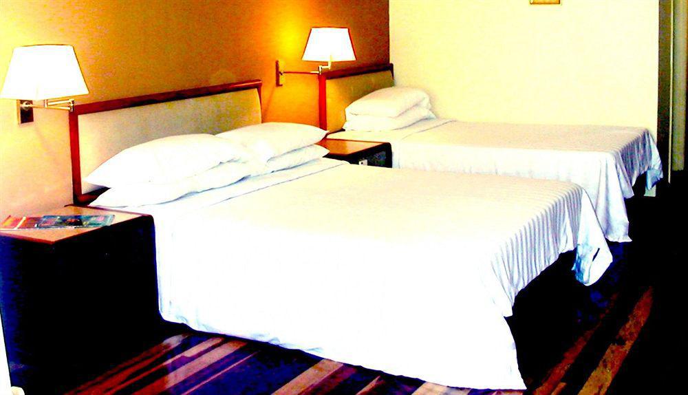 Duta Sands Beach Resort Κουαντάν Δωμάτιο φωτογραφία